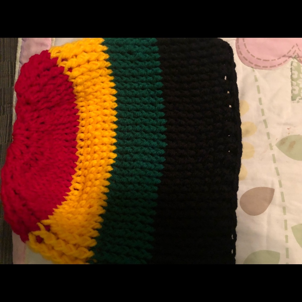 Knitted hat - Picture 3 of 5
